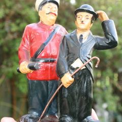 Charlie Chaplin Arrested by Policeman Chalkware Statue Figure - Vintage 6,4"