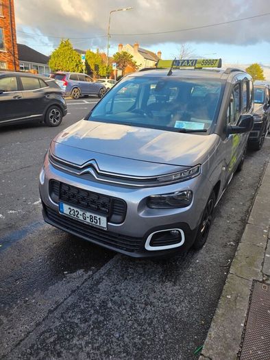 232 Citron berlingo 7 seater wheelchair for rent