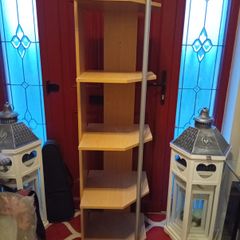 book shelf / corner storage