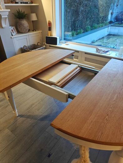 Hampstead extending dining table