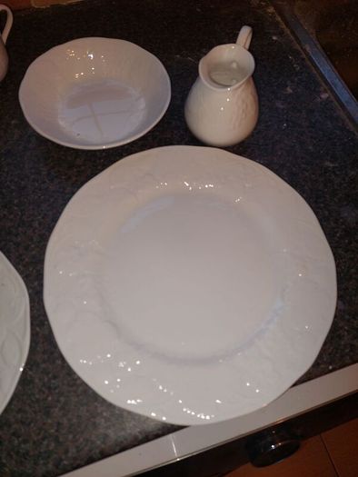 Wedgewood Strawberry and Vine 52 Piece Set