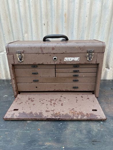 Vintage Waterloo Engineeering tool box with liners
