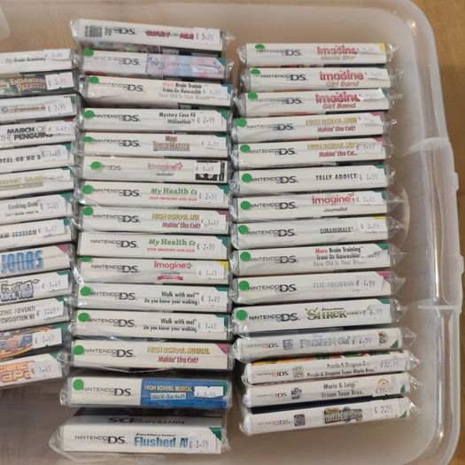 55 x Nintendo Ds + 4 x 3DS Games