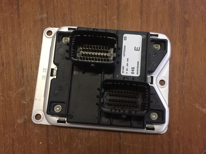 Engine ECU (Alfa Romeo 145 146 2.0 TS)
