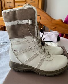 Brand NEW in Box Tomaris Ladies Boots, Size 40 / 7
