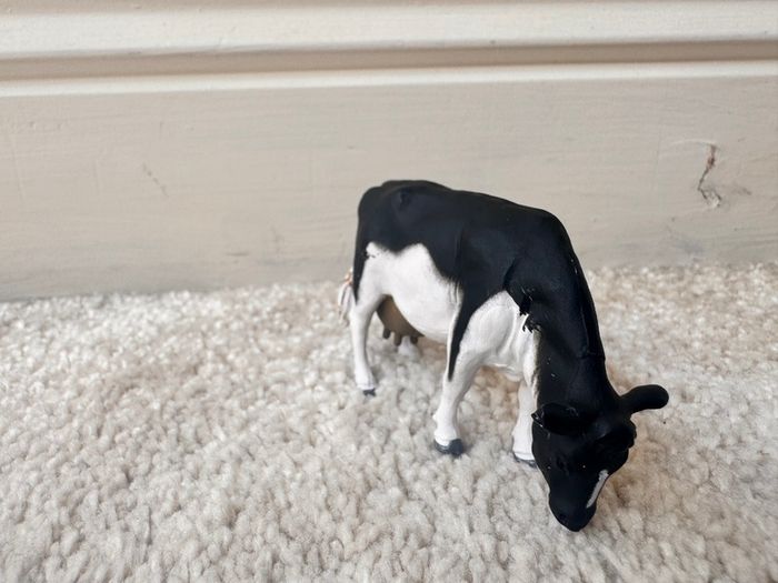 Britains Farm Series 1984 Holstein Cow Approx. 4 cm. Used Please see photos