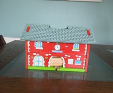 bigjigs wooden railway/ train station set