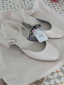 Cream sandals brand new size 41
