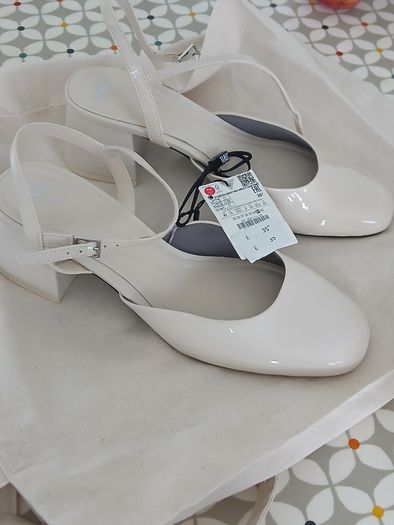 Cream sandals brand new size 41