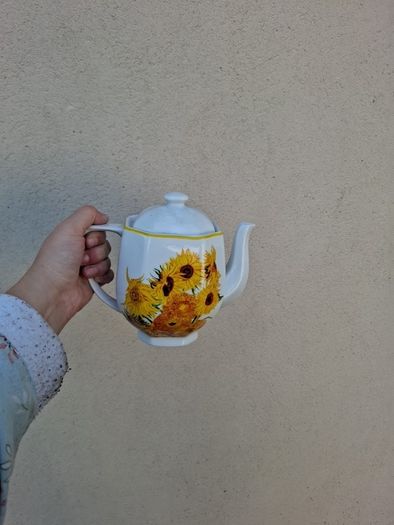 Sunflowers atlas tea pot postage possible