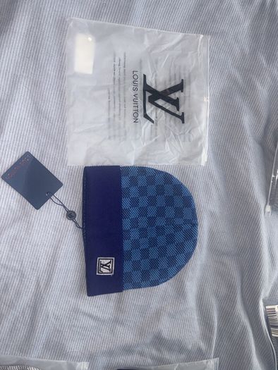 lv hat