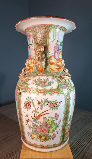 19th century Chinese Canton famille rose vase