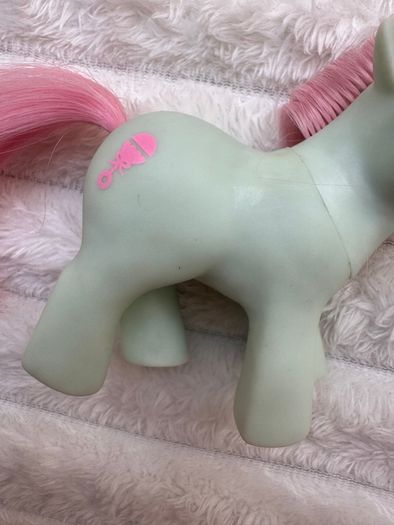 My Little Pony Baby Cuddles G1 1986 Beddy Bye Eye MLP Dirty approx. 7.5 cm. Used sometimes left eye opens only to the middle Please see photos