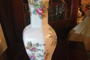 Crown porcelain vase
