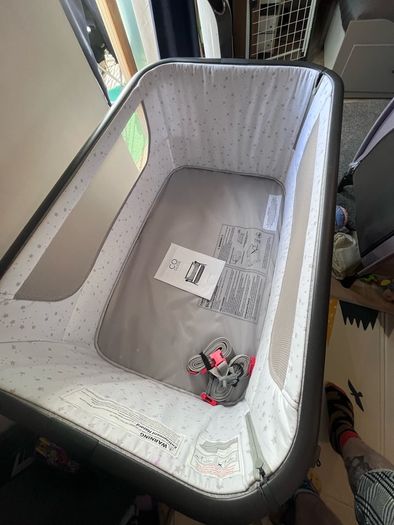 Baby Elegance Co-Glide Electric Bedside Crib (Excellent Condition with Manual)