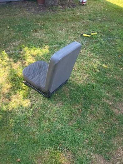 Land Rover Defender middle seat