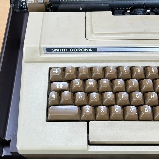 Vintage Smith Corona B 720 Electric Typewriter With Hard Carry Case - FAULTY
