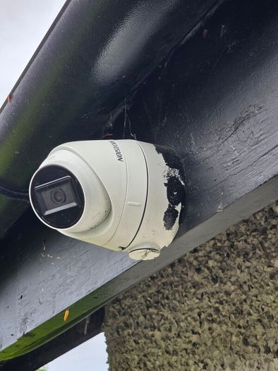 3x 4mp HD Hikvision cctv set up with recorder