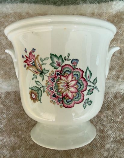 Royal Norfolk Floral ceramic planter.