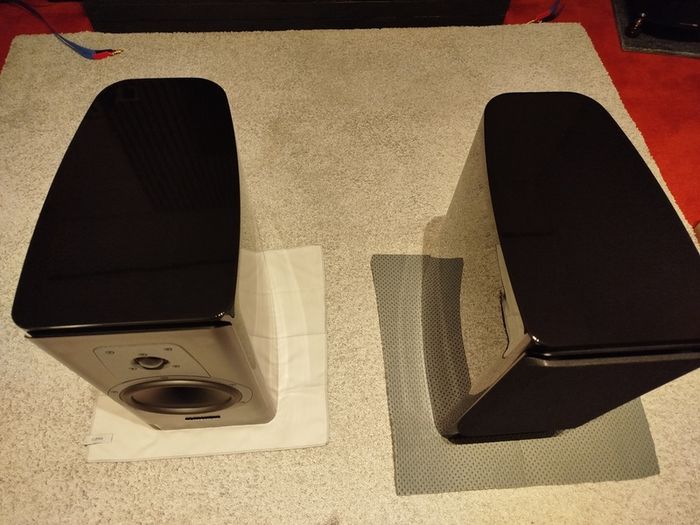 Dynaudio Countour 20i high gloss Black.