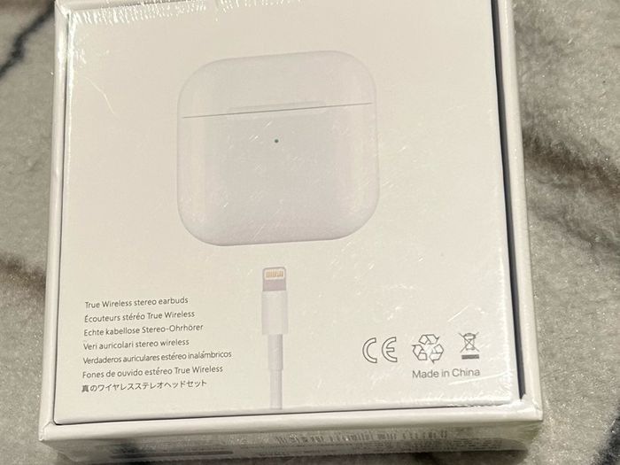 Earphones/airpods