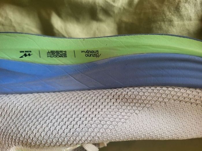 Mizuno Neo Vista