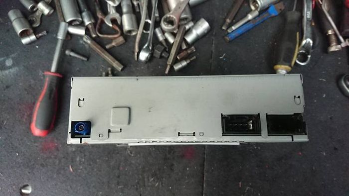 Audi MMI GPS SAT NAVIGATION DVD ROM MAIN UNIT  road maps traveling all audi a4 a6 diesel petrol parts still available BREAKING.
