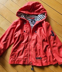Batela Red Raincoat 24M