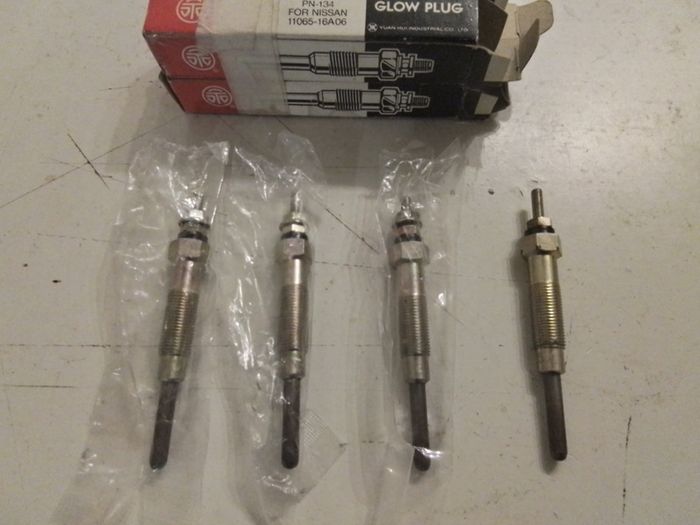 Nissan Glow Plugs 11065 16A06.