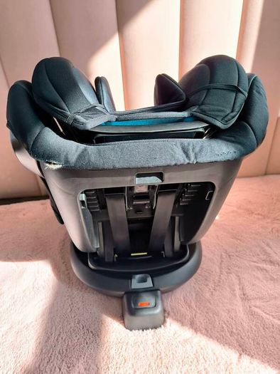 Confort Car Seat from  0  to 36 kg  ISOFIX 360 Rotating, Rear & Forward Facing