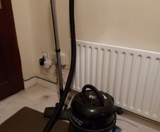 BLUE Henry Vacuum Cleaner in like new condition, powerful suction