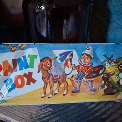 Vintage pait box