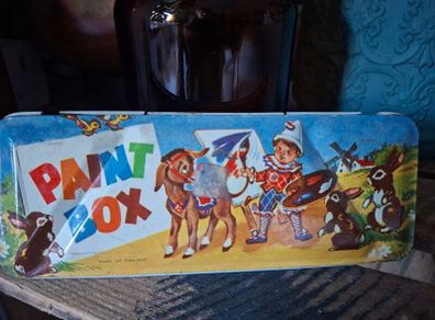 Vintage pait box