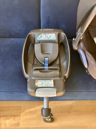 Maxi-Cosi CabrioFix Baby Car Seat + ISOFIX Base