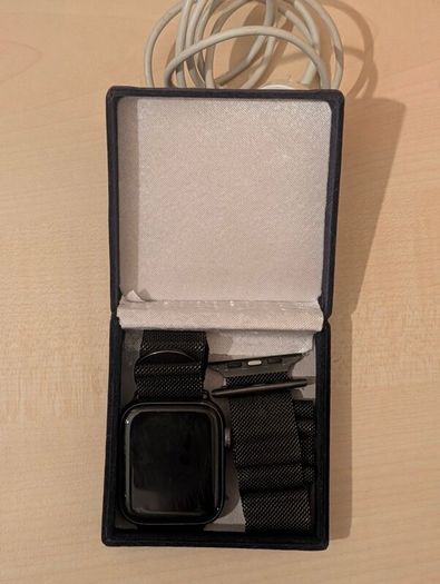 Apple Watch Series 4, 44mm, black