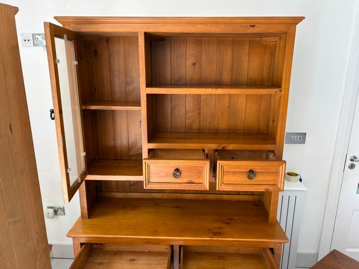 Matching set of 2 cabinets & coffee table
