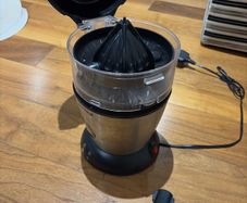 Automatic Orange Juice Squeezer