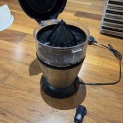 Automatic Orange Juice Squeezer