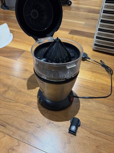 Automatic Orange Juice Squeezer