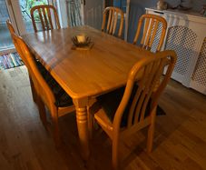 kitchen table & 6 chairs