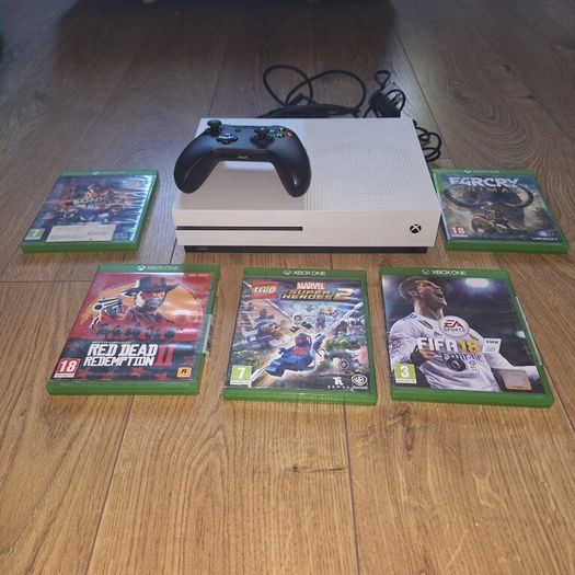 Xbox One S White Console + Controller & 5 Games
