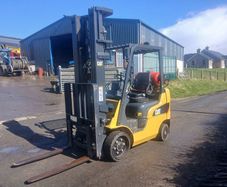 Cat 2 ton gas forklift