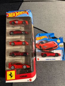 Hot Wheels 1/64 Ferrari 5 pack and basic one.