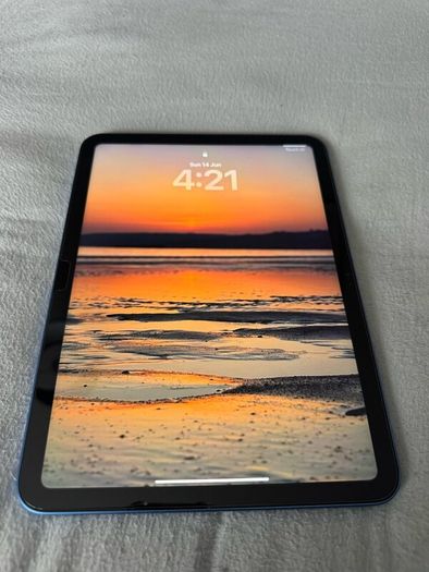 iPad 10 Generation 64GB + Apple Pencil + Case