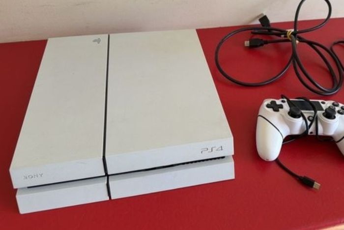 PlayStation 4 PS4 500GB. Disc version