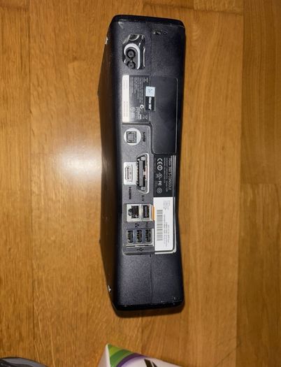 XBOX 360 and 1 controller + Kinnect