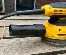 Adapter DeWalt orbital sander and a shop-vac hose