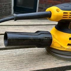 Adapter DeWalt orbital sander and a shop-vac hose