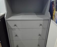 chest of 3 drawers with shelf