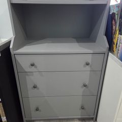 chest of 3 drawers with shelf